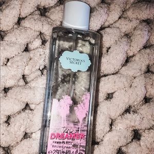 Victoria’s Secret Tease Dreamer fragrance mist